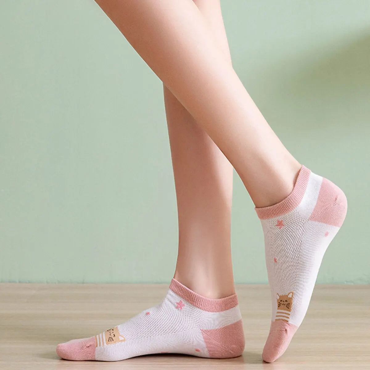 Women's Cartoon Kitty Crew Short Socks - Cute & Comfortable